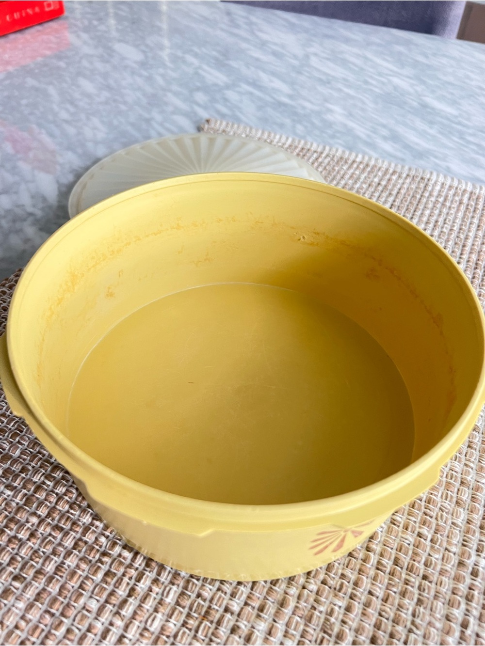 Vintage Tupperware Yellow Plastic Storage Container - Picture 4 of 5